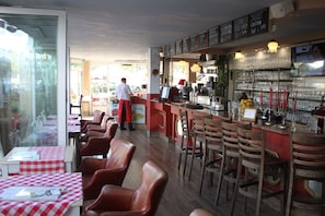 Lobby lounge