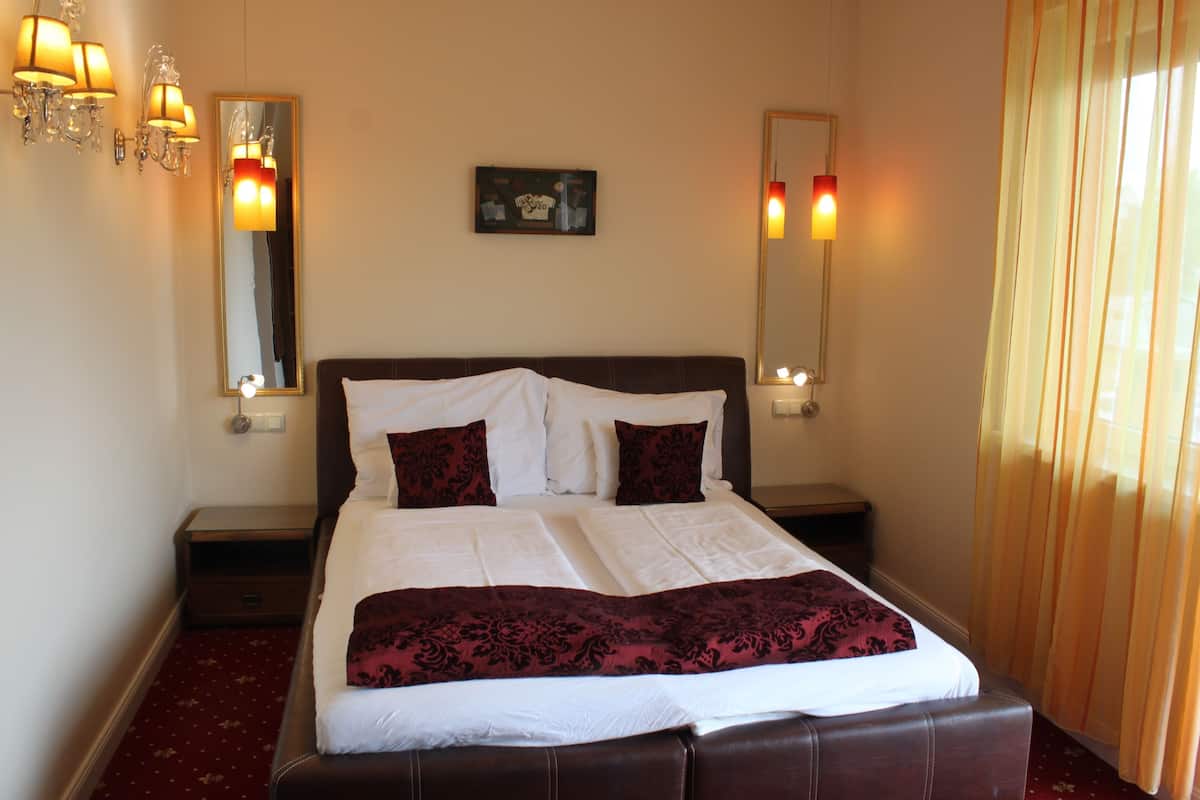 Appartement, 2 chambres, balcon | Coffres-forts dans les chambres, rideaux occultants, Wi-Fi gratuit
