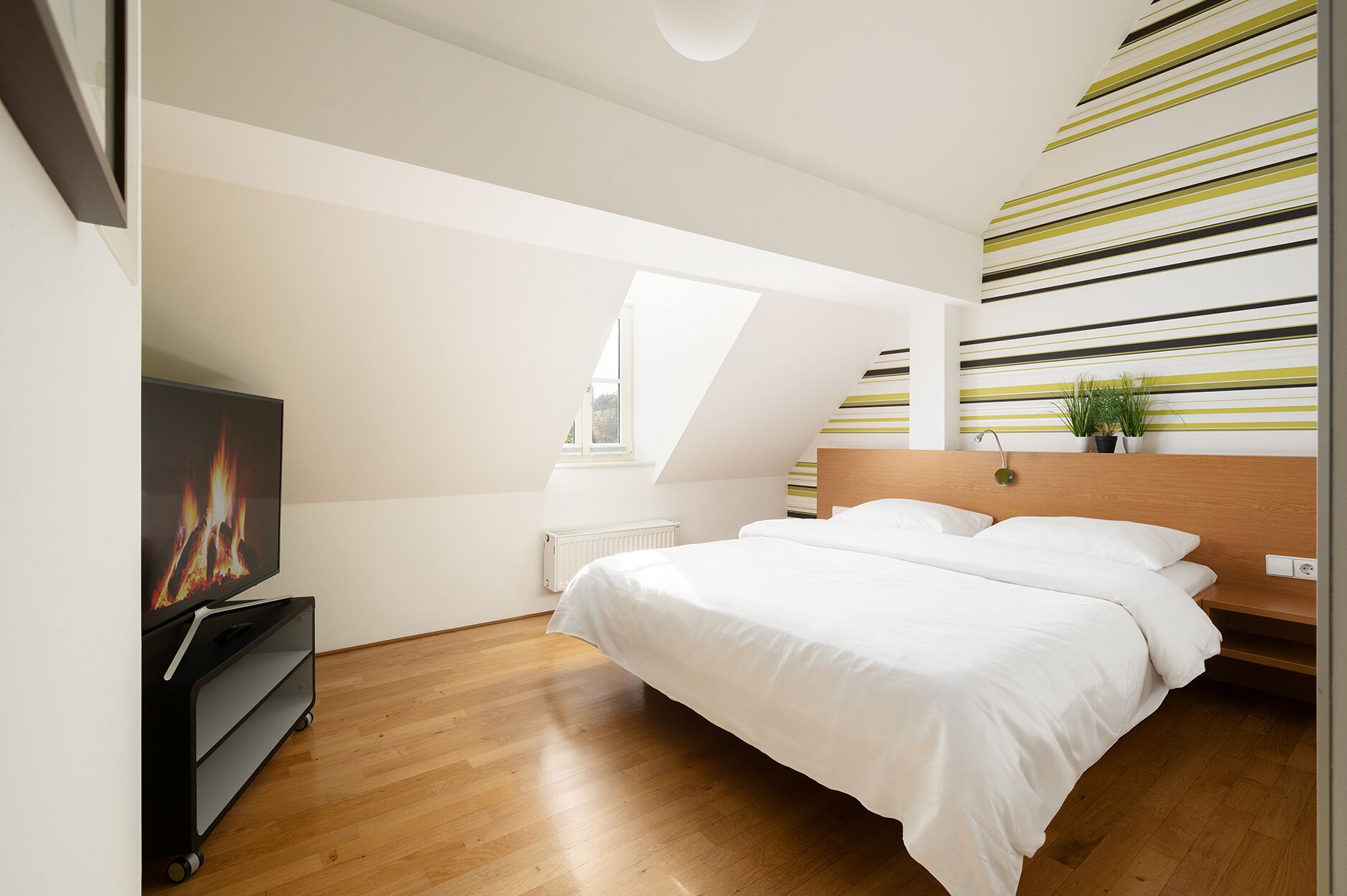 Hotel Room for Double Use | Desk, soundproofing, iron/ironing board, free WiFi