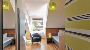 Bureau, chambres insonorisées, fer et planche à repasser, Wi-Fi gratuit
