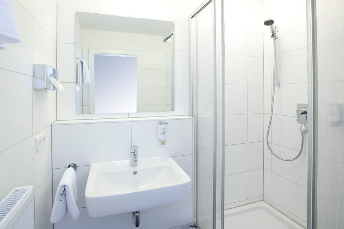 shower, free toiletries, hair dryer, towels