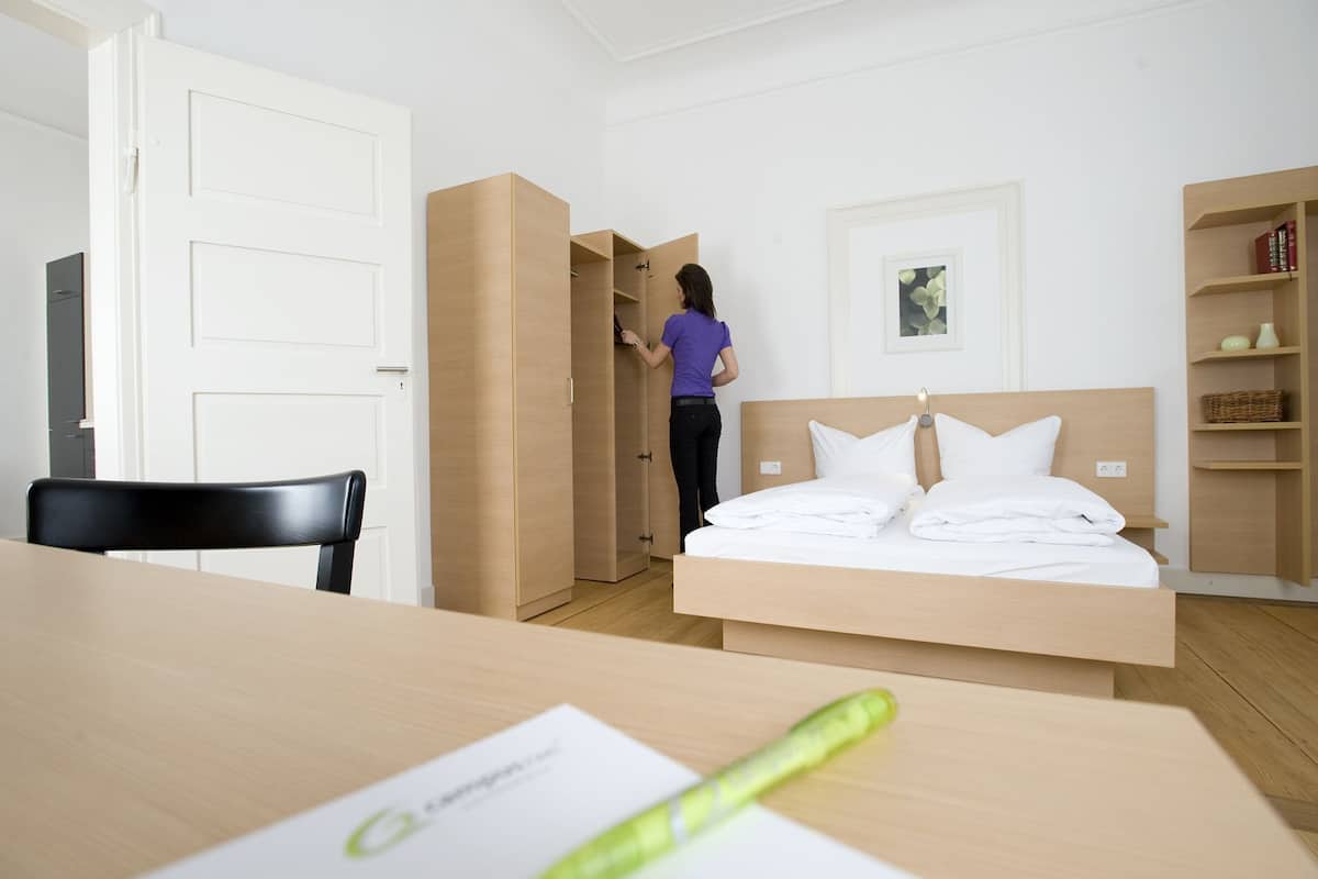 apartment for double use | 1 bedroom, desk, soundproofing, iron/ironing board