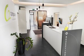 Reception - campuszwei Hotel & Boardinghouse (Ludwigsburg)