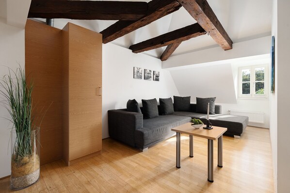 Quarto | Escrivaninha, quartos à prova de som, ferros/tábuas de passar roupa