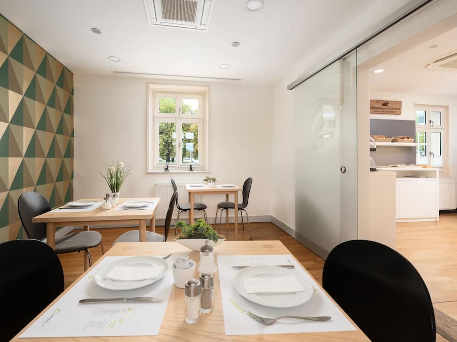 Café da manhã com buffet diário (EUR 11.99 por pessoa)