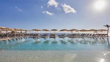 2 piscines extérieures