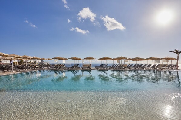 2 piscines extérieures