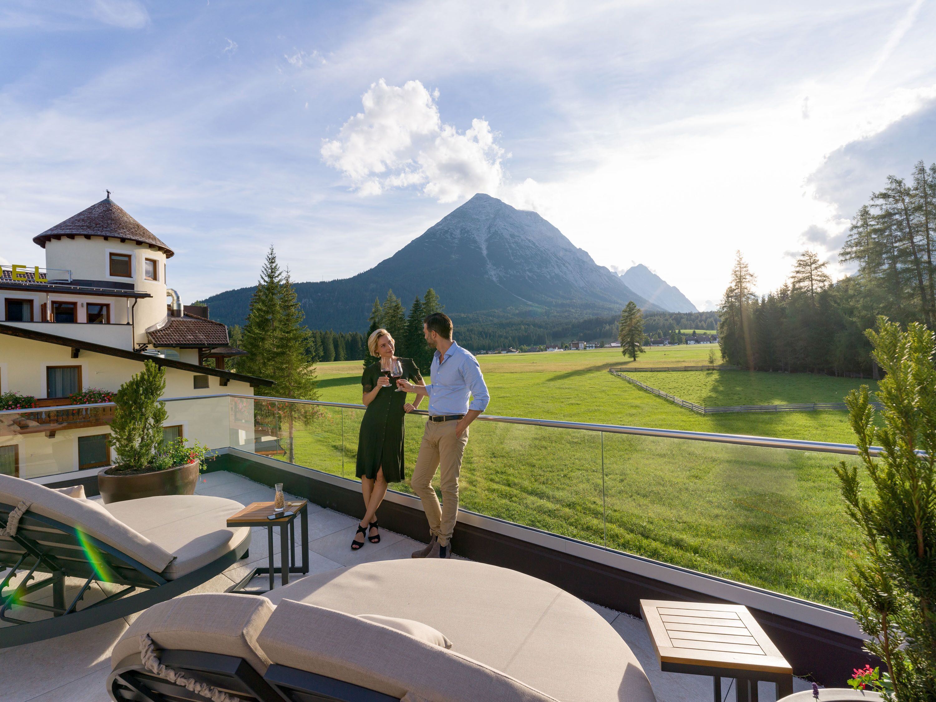 Spa-Außenbereich, Sauna, Dampfbad, Körperbehandlungen, Aromatherapie