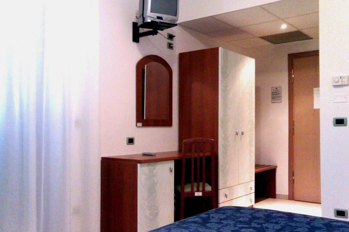 Standard Double or Twin Room, Non Smoking | 9 bedrooms, minibar, desk, cots/infant beds