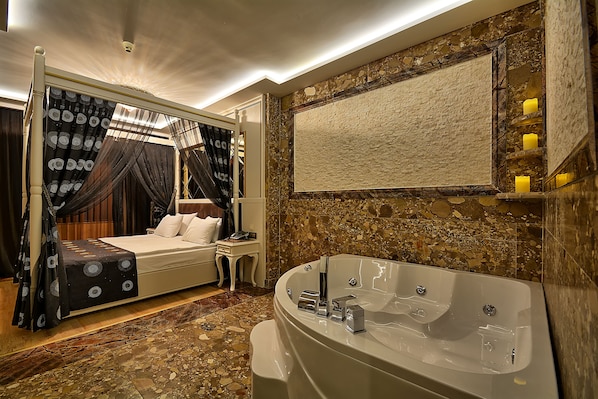 Honeymoon-Studiosuite, 1 Schlafzimmer, Nichtraucher, Stadtblick | Hochwertige Bettwaren, Minibar, Zimmersafe, Schreibtisch