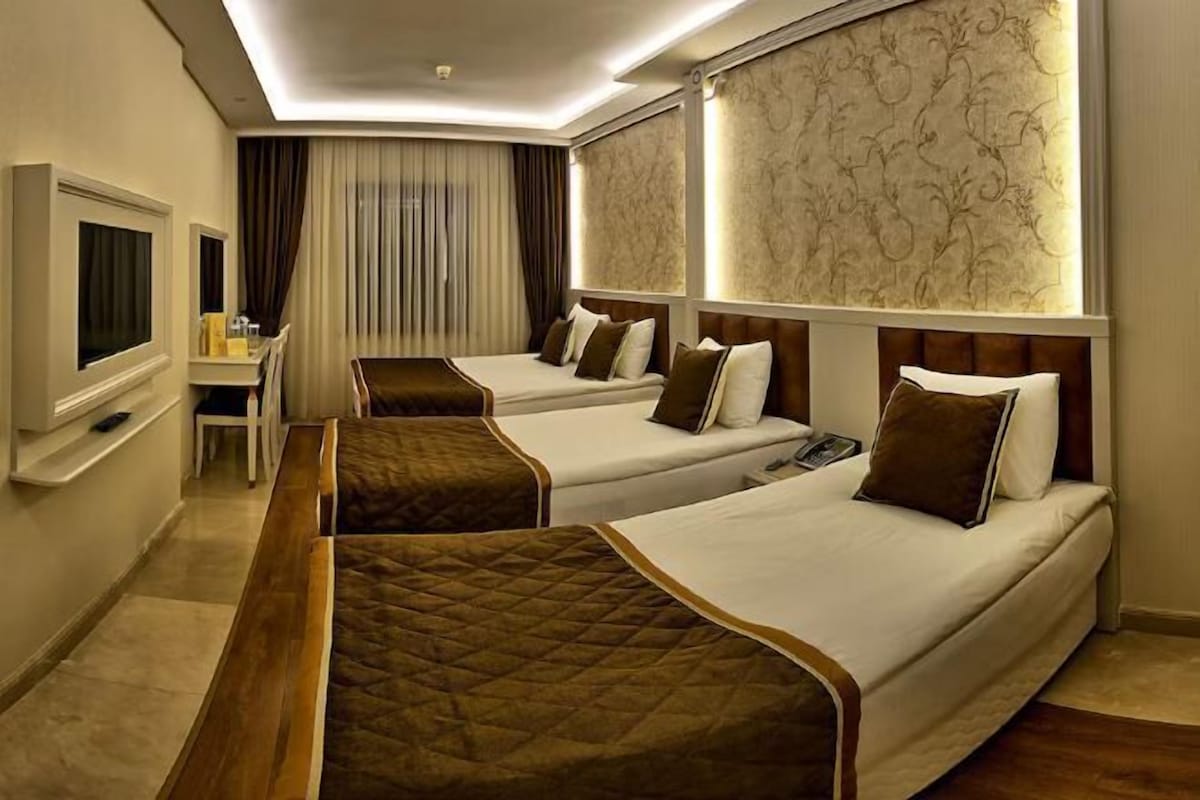 Ropa de cama de alta calidad, minibar, caja fuerte y escritorio