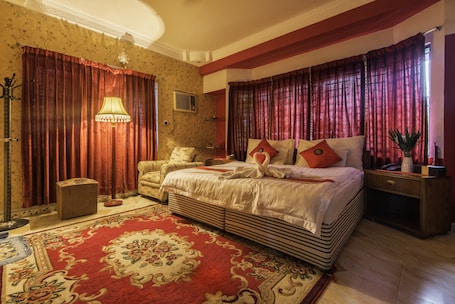 2 habitaciones, minibar, decoración personalizada y muebles diferentes