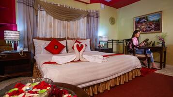 Phòng Suite Premier, 1 giường cỡ queen, không hút thuốc, quang cảnh thành phố | 2 phòng ngủ, minibar, trang trí khác biệt