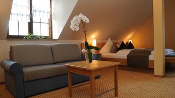 Tweepersoonskamer | Een bureau, verduisterende gordijnen, gratis wifi, beddengoed