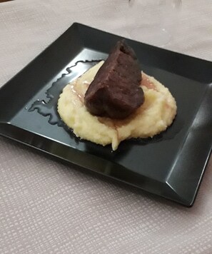 Breakfast, lunch, dinner served; Italian cuisine 