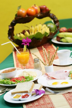 Daily buffet breakfast (THB 120 per person) - Best Comfort Residential Hotel (Bangkok)