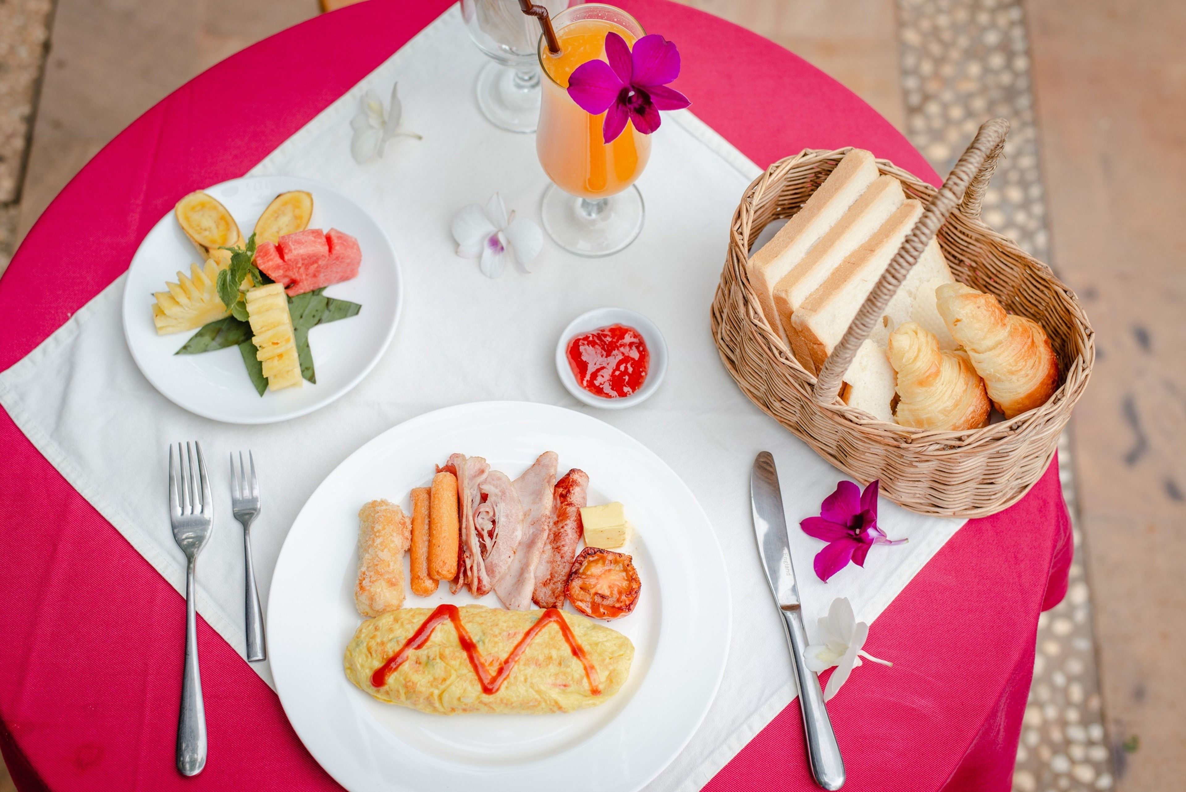 free daily full breakfast