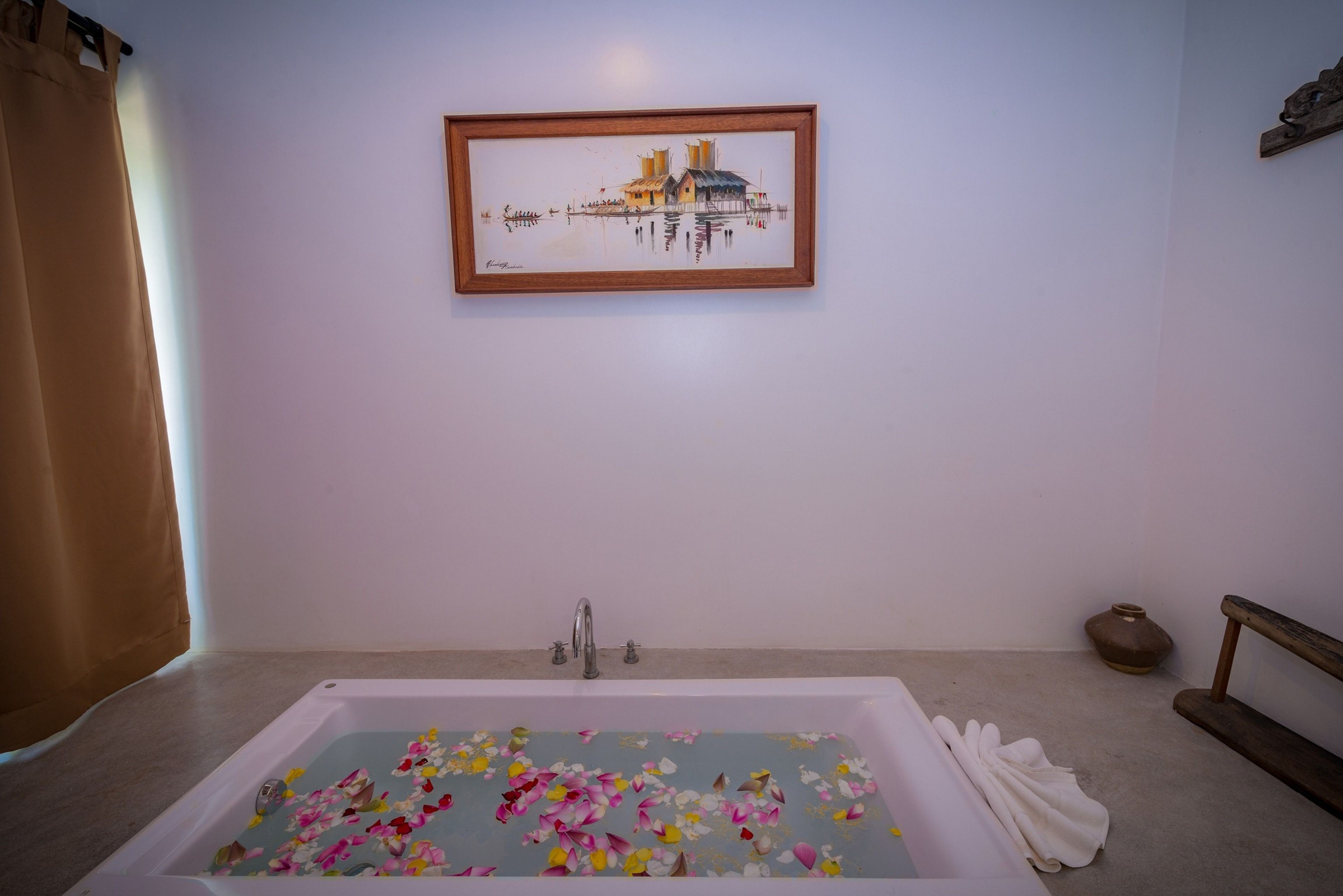 separate bathtub and shower, deep-soaking bathtub, rainfall showerhead