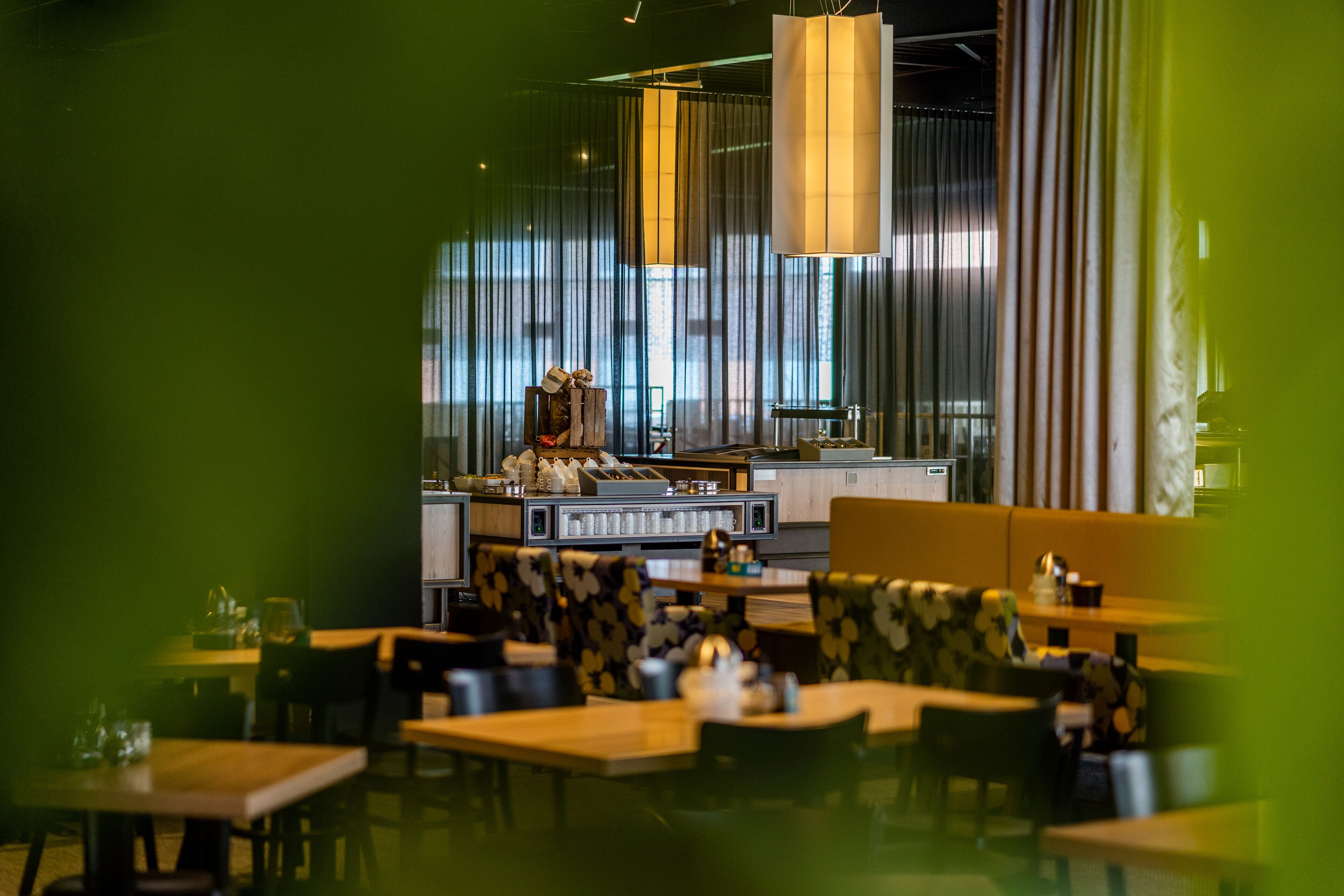 2 restaurants, breakfast, lunch, dinner served; international cuisine