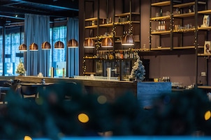 2 restaurantes; se sirve desayuno, almuerzo y cena