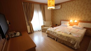 Chambre supérieure double | Literie de qualité, minibar, coffre-fort, système d’insonorisation