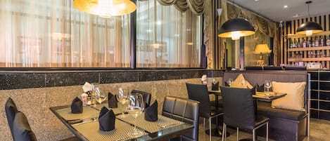 Breakfast, lunch, dinner served; Thai cuisine, alfresco dining