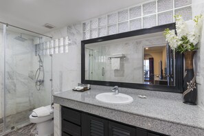 Penthouse | Bathroom - The Ambiance (Pattaya)