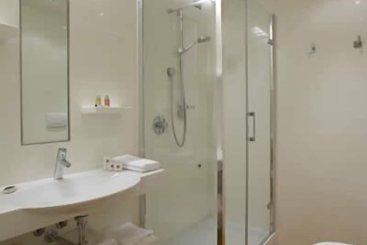 shower, free toiletries, hair dryer, bathrobes