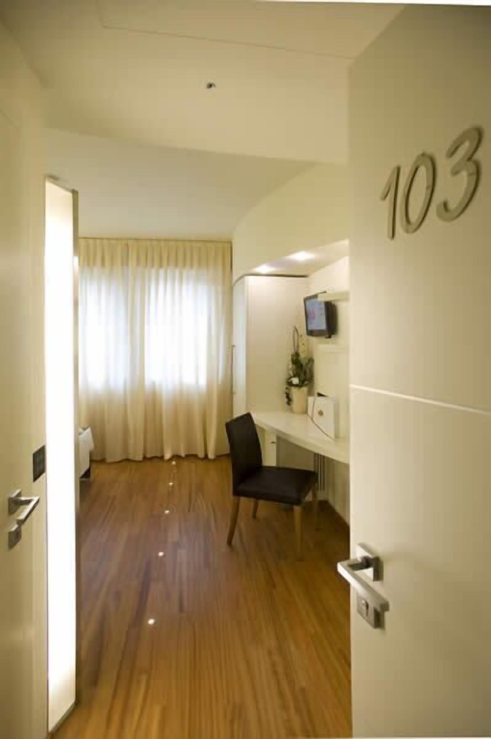 twin room | minibar, in-room safe, desk, cots/infant beds