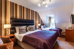 Quarto quádruplo luxo | Individualmente decorados, individualmente mobiliados, escrivaninha