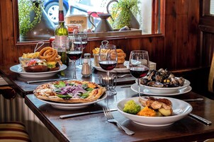 Café da manhã, almoço e jantar; culinária irlandesa 