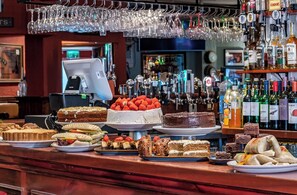 Se sirven desayunos, almuerzos y cenas; cocina irlandesa