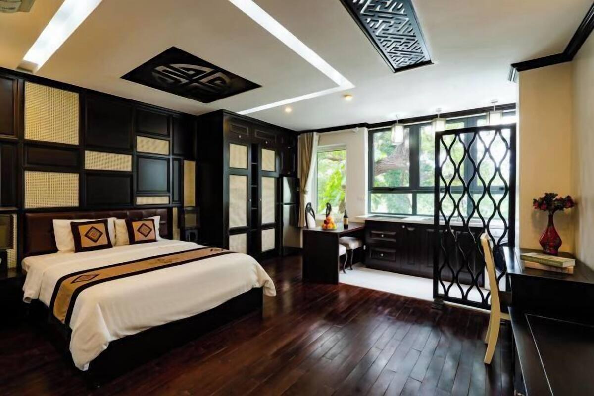 Minibar, desk, laptop workspace, blackout drapes