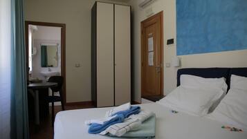 Phòng đôi Deluxe, quang cảnh thung lũng | Bộ trải giường bằng vải Frette của Ý, nệm Select Comfort, minibar