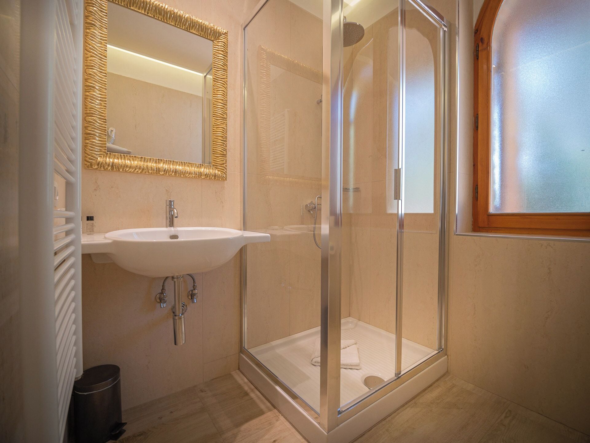 economy double or twin room, 1 double or 2 single beds | bathroom | shower, free toiletries, hair dryer, bidet