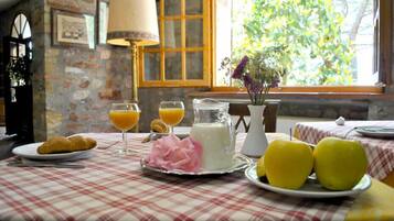 Café da manhã com buffet grátis todos os dias