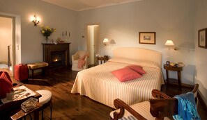 Minibar dan didekorasi berbeda-beda