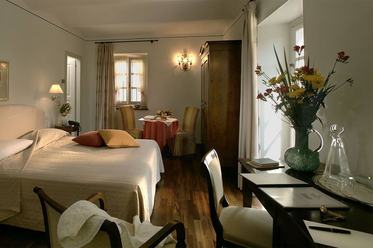Minibar, desk, blackout curtains, free WiFi