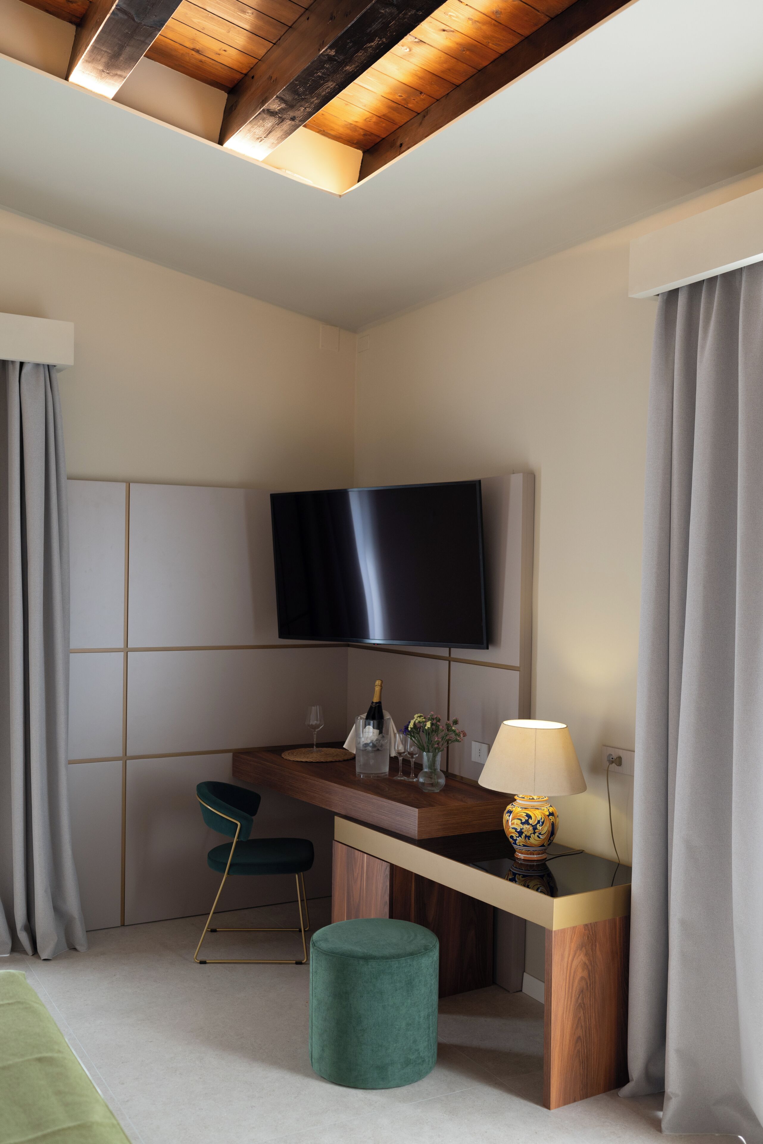 In-room safe, desk, soundproofing, free WiFi