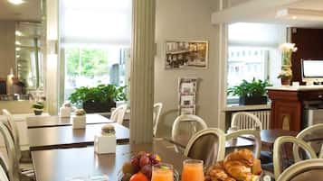 Lunch and dinner served, French cuisine