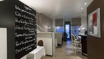 Lunch and dinner served, French cuisine