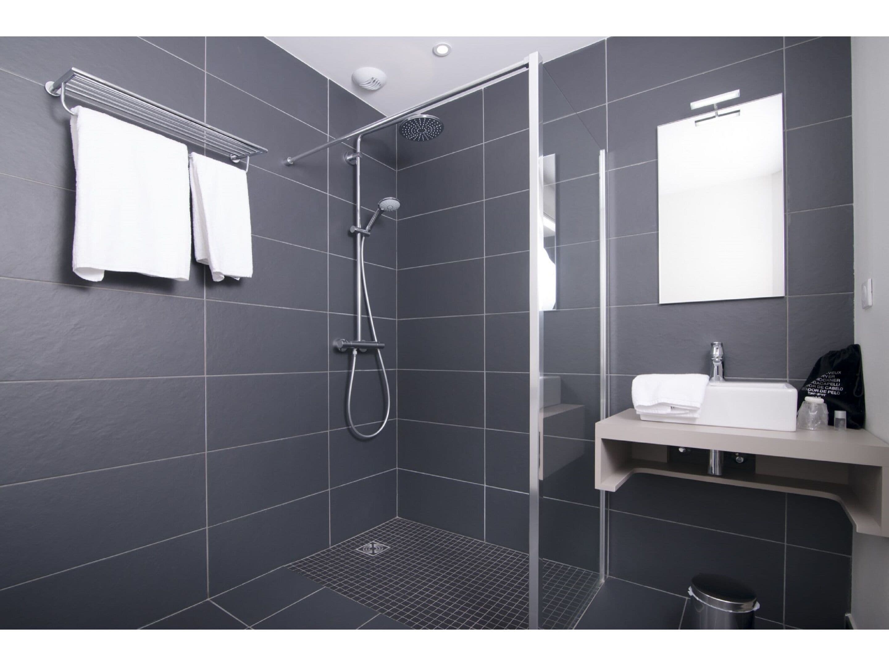 executive double or twin room | bathroom | shower, free toiletries, hair dryer, towels