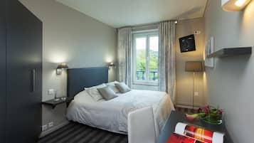 Literie de qualité supérieure, bureau, rideaux occultants