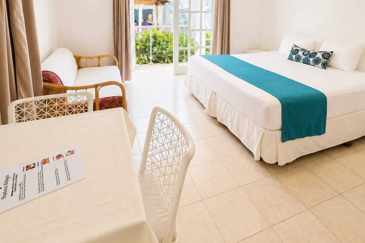 Standard Room One Bed | Egyptian cotton sheets, premium bedding, minibar, desk