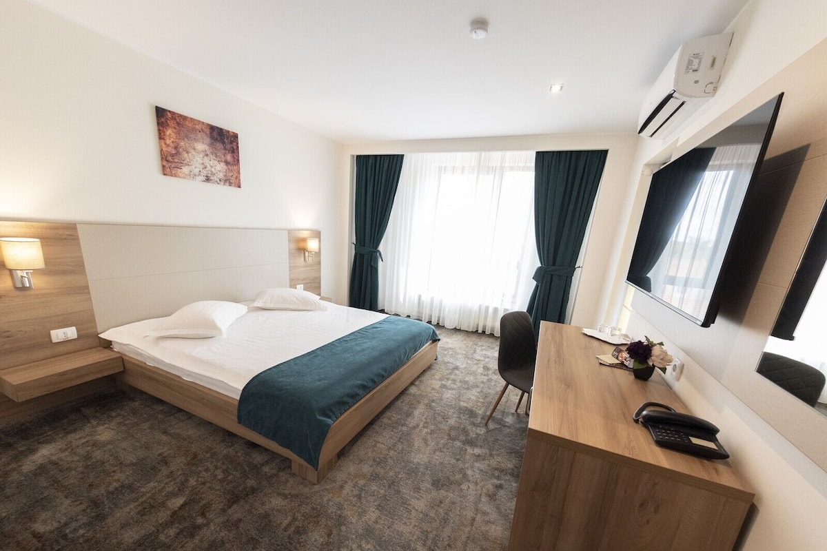 Deluxe Triple Room (Standard) | Minibar, soundproofing, WiFi (free)