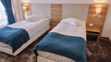 Standard Twin Room | Bar mini, kalis bunyi, Wi-fi percuma