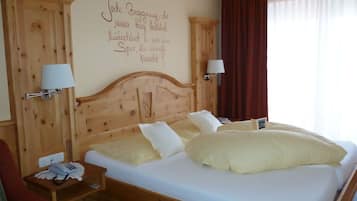 Classic-Doppel- oder -Zweibettzimmer | Zimmersafe, Verdunkelungsvorhänge, kostenloses WLAN