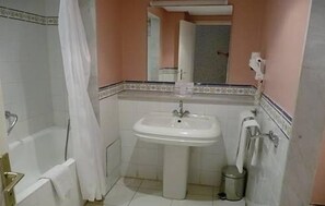 Free toiletries, hair dryer - Hotel Oumlil (Rabat)