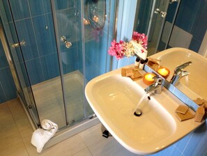 Bathroom sink - Beach Hotel Budoni (Budoni)