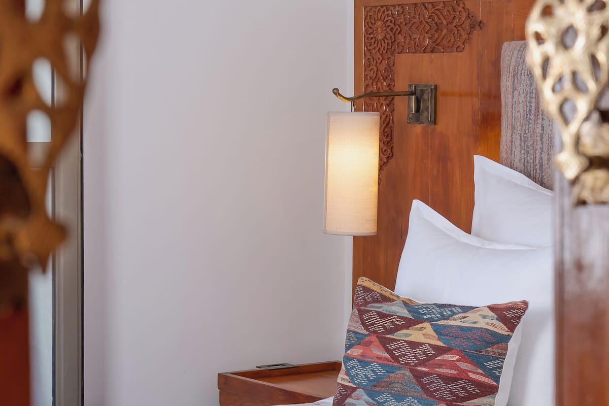 In-room safe, individually furnished, desk, laptop workspace